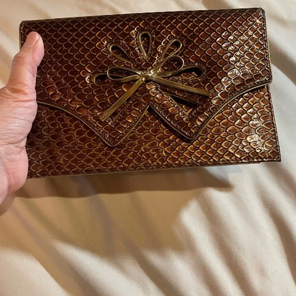 Bellini Gold Textured Clutch with Gold Chain and Bow Detail, OS - Picture 2 of 15